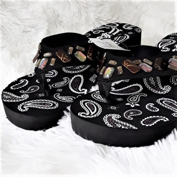 🔴Black Wedge Flip Flop Sandals Embellishments Sz9 - Picture 3 of 8